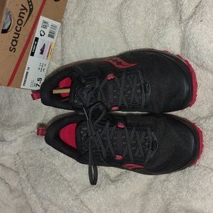 Saucony Peregrine 10 trail running/hiking shoes.